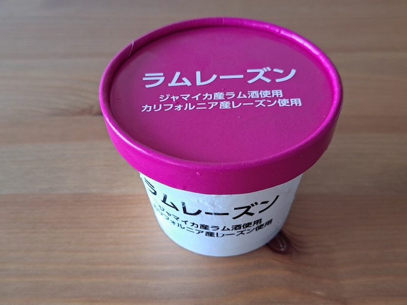 オーケーの冷凍食品「オーケーオリジナルアイス ラムレーズン」